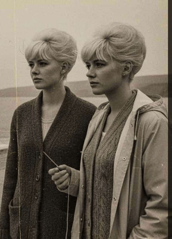 Two Women on the Coast — photograph by Henri de Bruyn — MODULAR · 13 × 18 cm limited edition of 10